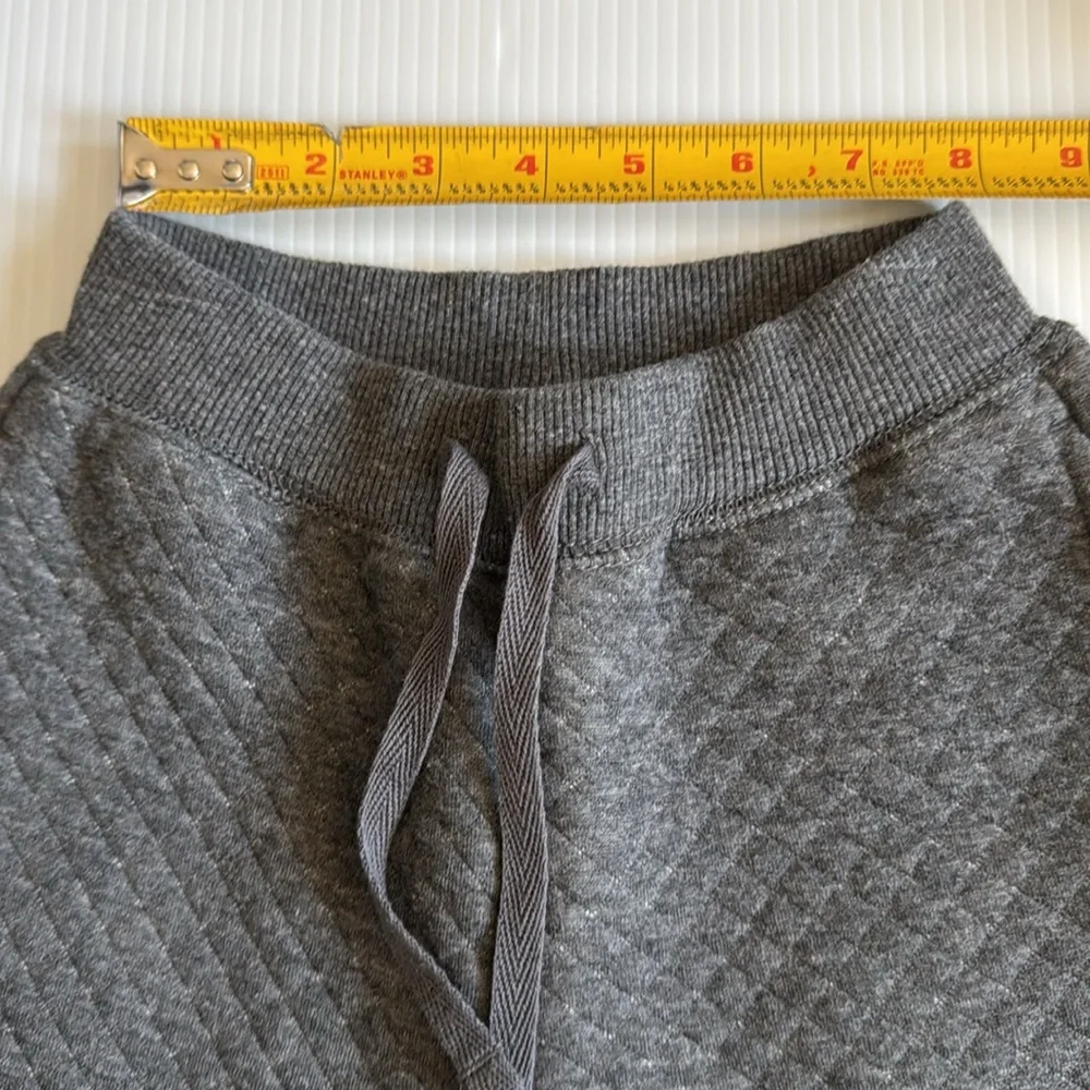 Gap kids gray quilted joggers. Girls size XS